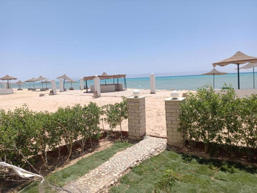 Villa إطلالة مباشرة على البحر شاليه فندقي مكيف بحديقة خاصة راس سدر Ras Sudr Exterior foto